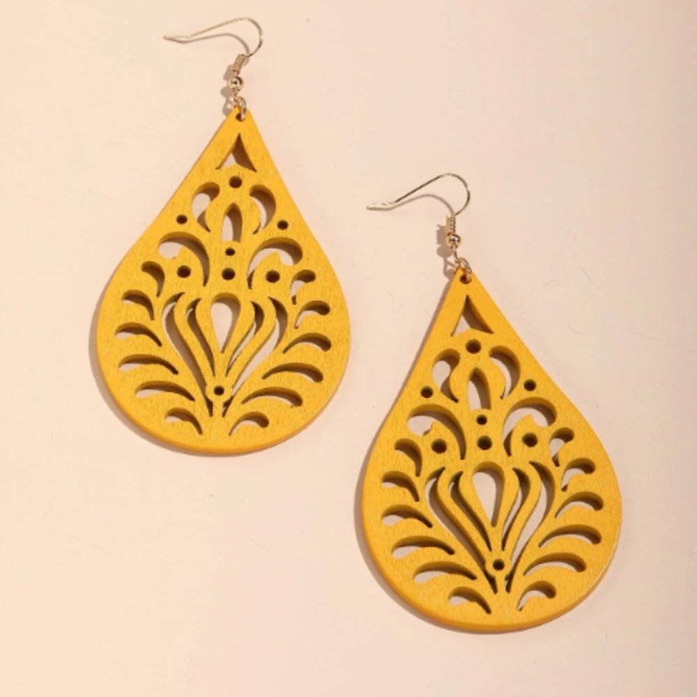 Hollow Out Water Drop Earrings